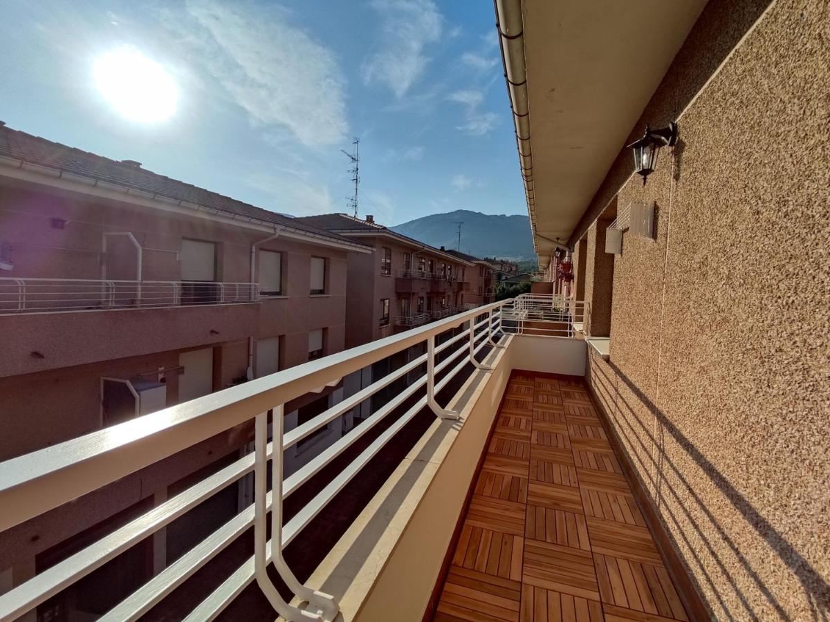 Acogedor Apartamento Junto A La Plaza Villasana de Mena Buitenkant foto